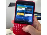 BlackBerry R10 seen wearing red over the internet
