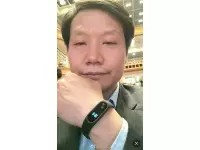 Xiaomi CEO shows off the new Mi Band 2 with a display, physical button