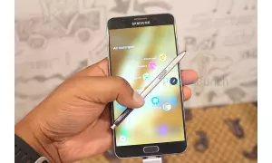 Which is the most popular phone in the US, Apple iPhone 6s Plus or Samsung Galaxy Note 5?