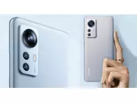 Xiaomi 12 Pro with 6.73-inch QHD+ LTPO 120Hz E5 AMOLED display and Xiaomi 12 with 6.28-inch FHD+ 120Hz AMOLED display 