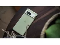 Google Pixel 7 mini surfaced online with a telephoto camera, ceramic body