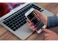 Using Your Smartphone to Improve Your Credit Score