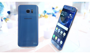 This is the brilliant Galaxy S7 Edge, in Coral Blue